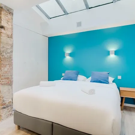 Loft Design For 8 People In Heart Of 아파트 *