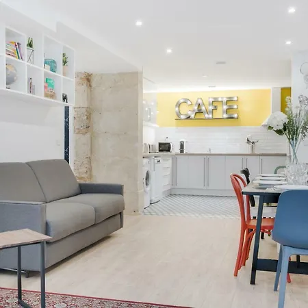Loft Design For 8 People In Heart Of 아파트
